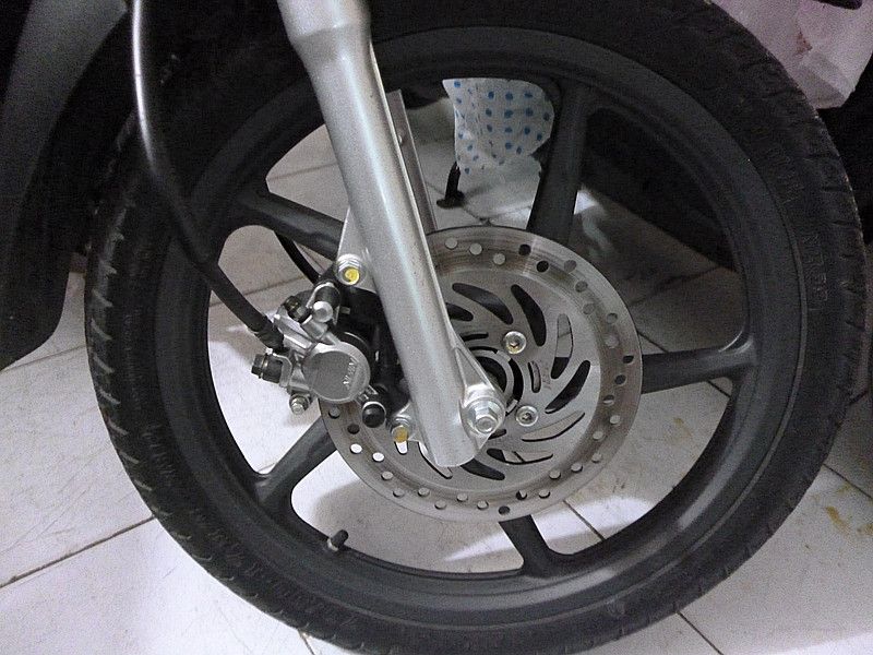 HONDA: FUTURE 125Fi. Đời cuối 2012, thắng đĩa bánh mâm, màu vàng nâu