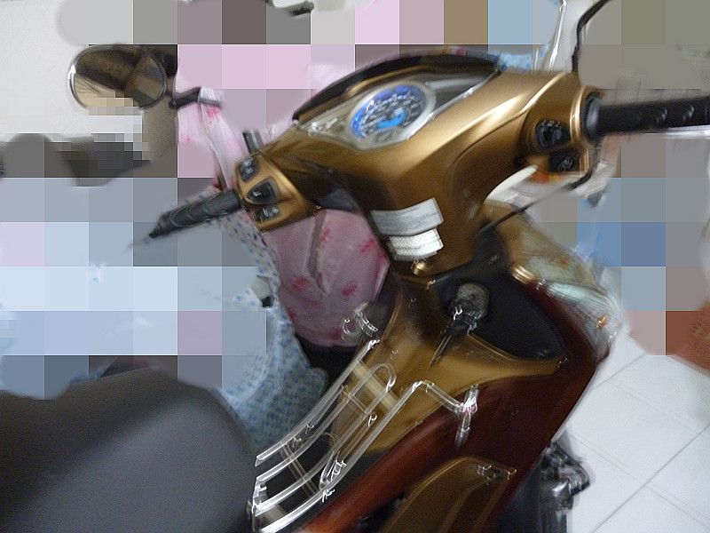 HONDA: FUTURE 125Fi. Đời cuối 2012, thắng đĩa bánh mâm, màu vàng nâu - 4